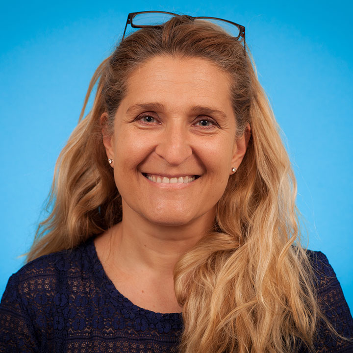 Dr. Claudia dos Santos
